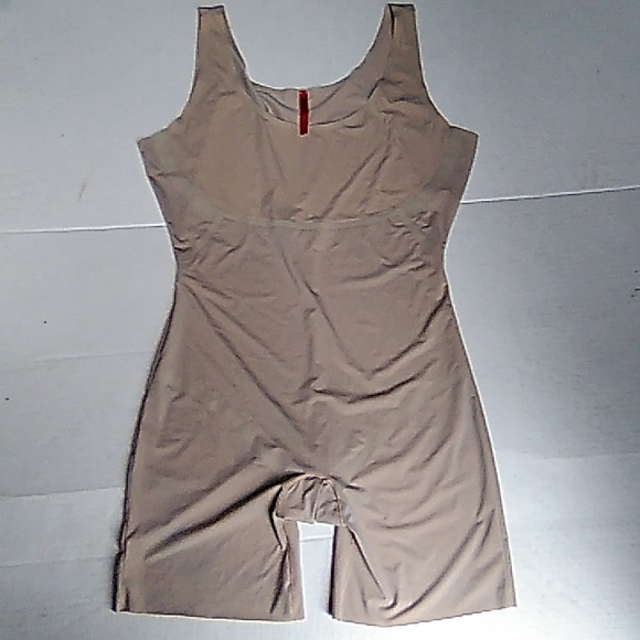Spanx X 2 - Picture 5 of 16